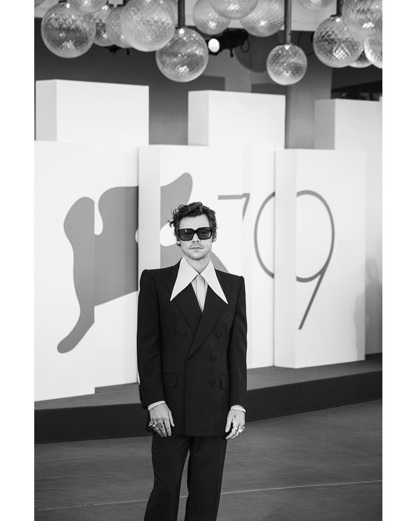 harrycolmedia's tweet photo. 📸 | Más de Harry ayer posando en la alfombra roja ✨
Vía: ©️ ludovica.casula photo (IG post)
#Venezia79 #DWD #DontWorryDarling #PremierDWD https://t.co/ksRunkVM5j