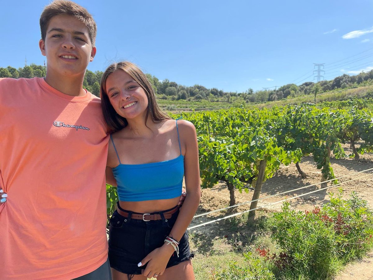 isaacperaire's tweet photo. Records d’un dia d’agost a LLOPART. Conèixer el procés productiu, l’ambient, les instal·lacions, el resultat. Les persones. Estimar l’ofici i el producte com la família al llarg dels anys i generacions. #Llopart #Subirats #Corpinat @Llopart1887 https://t.co/0vz5v0Vhzw