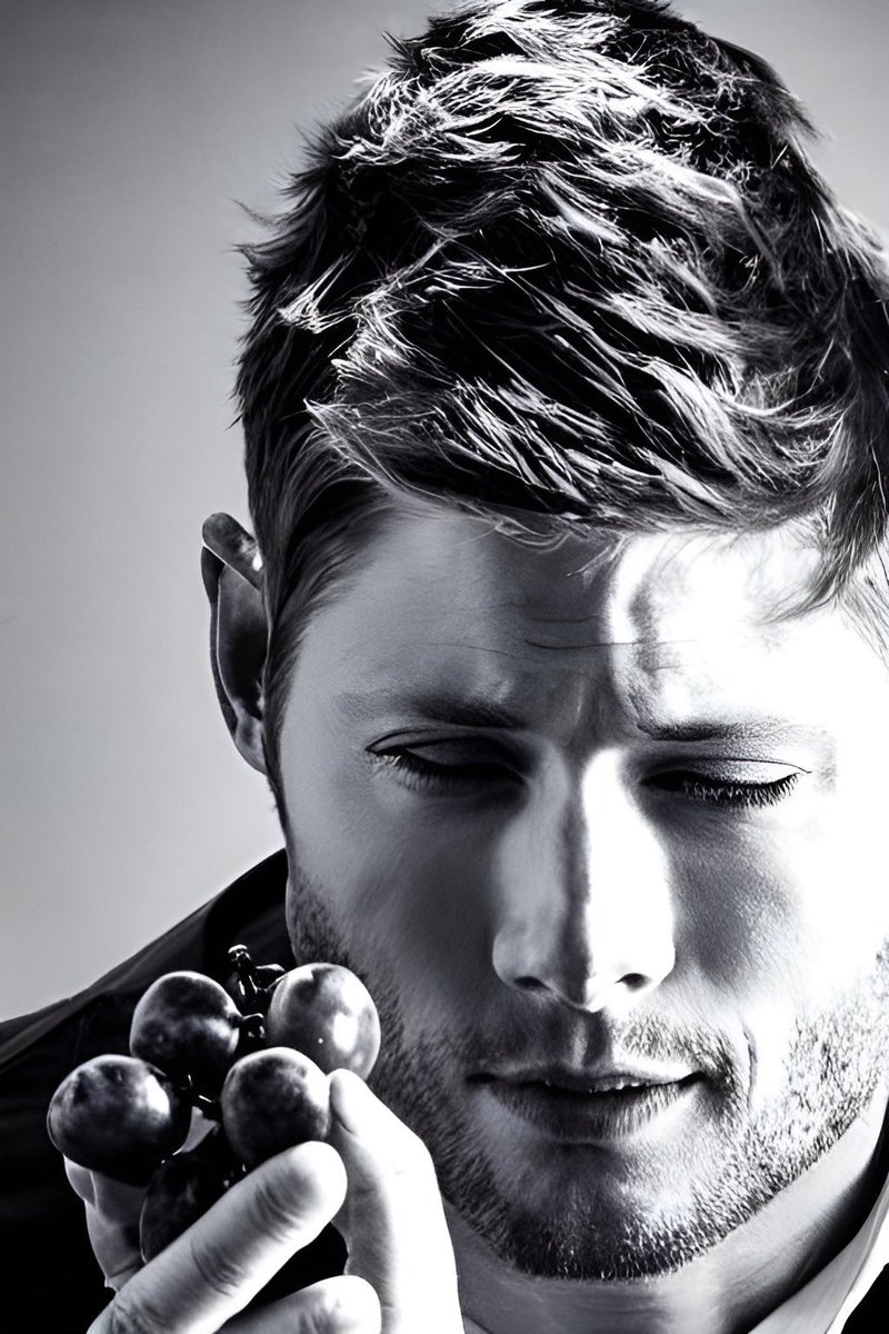 TSPNMedia's tweet photo. @JensenAckles how do you explain these erotic photos of you eating grapes? Where was @TMZ for this headline? https://t.co/RYzgEGZHin