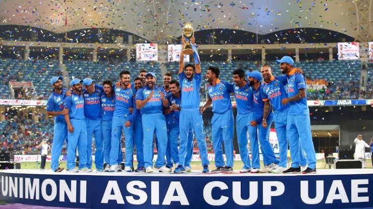 rahuldugal's tweet photo. @FarziCricketer @BCCI It’s the jersey color, I’m telling you.. we haven’t won anything worth mentioning in limited over since we started wearing this dark blue color. Need to get back the lighter shade. #bringtheblueback https://t.co/jz4KdmSH78