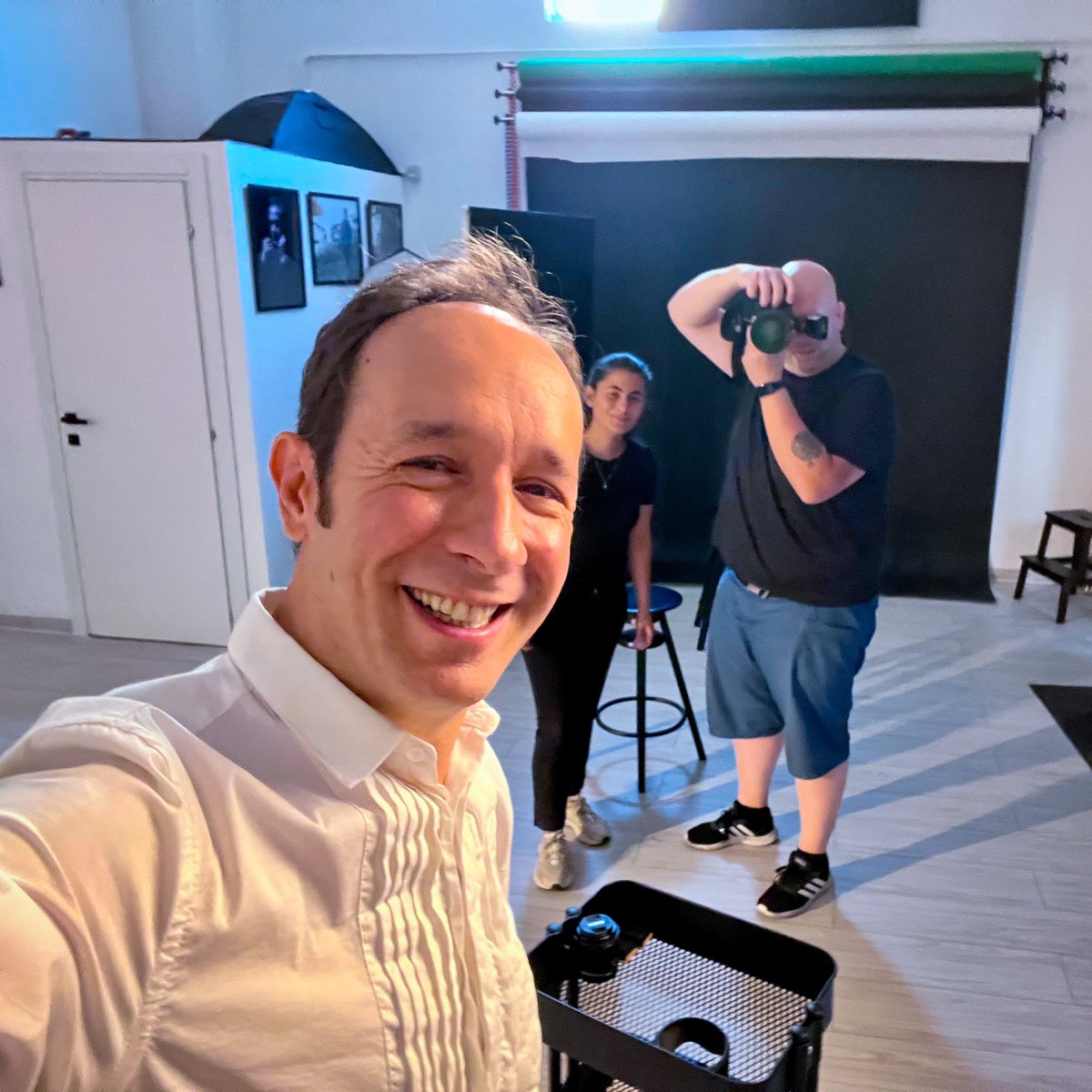 PietroRomano33's tweet photo. #ShotingDay 📸

#PietroRomano #Actor #GiampieroRinaldi #Photographer #ChiaraPulcinelli #Assistant 

#Acting #Ciak #Commercial #Set #Theater #Tv #Video #Photo #Picture #Smile #Backstage #SetupStudio #Roma https://t.co/0zxDPIfbWw