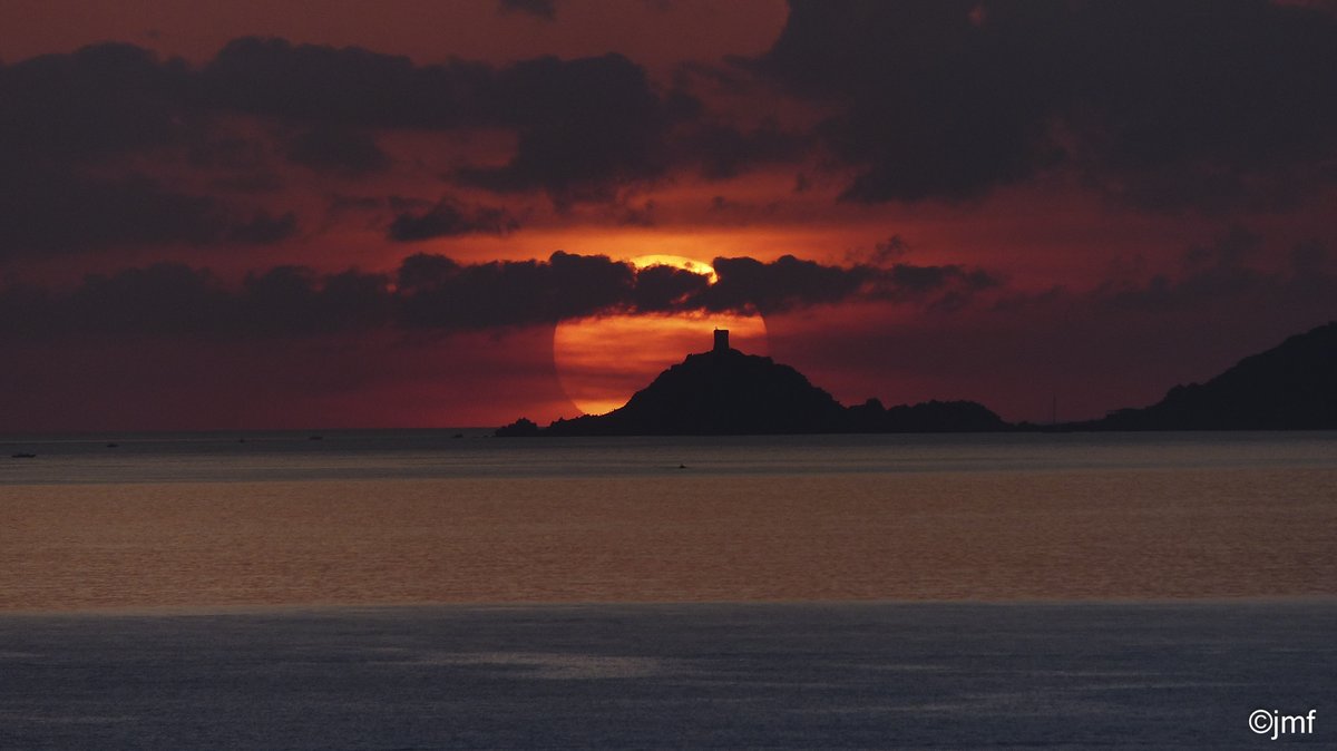 Coucher de soleil du jour sur les iles Sanguinaires 
#Porticcio #Ajaccio #Corse #Corsica #Island #Photography