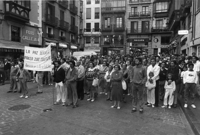 goteofunding's tweet photo. 📬Ya en tu buzón! Boletín 256: Gestos 🤲

✌️ 30 años de pacifismo @DignaGogoan 
🦍 Humanos contra naturaleza  
👩🏻‍🌾 Resiliencia agrícola @TarpunaCoop
🗣️ Historias que tienden puentes #WilderJournal
🥳 Los 6 Proyectos #MatchArrelat

😜 Todo esto y más en https://t.co/0w43rUuXUh https://t.co/XsMdmOkfWZ