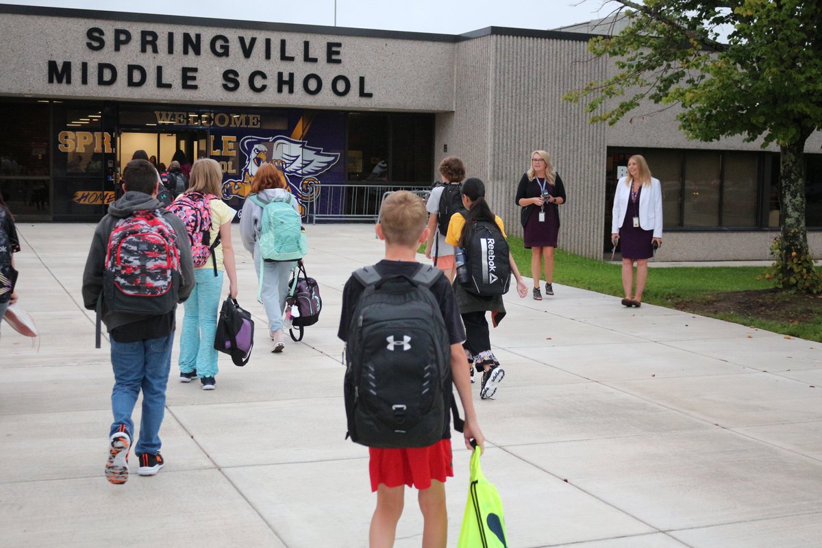 SpringvilleGrif's tweet photo. Happy FIRST DAY OF SCHOOL! 🏫🍎🚌
Our team was so excited to welcome back our students this morning! Superintendent @JamesBialasik was even on hand to greet our students as we kicked off the 2022-23 school year!
#SGIStrong #RedefiningRural https://t.co/SPsPWACk1U