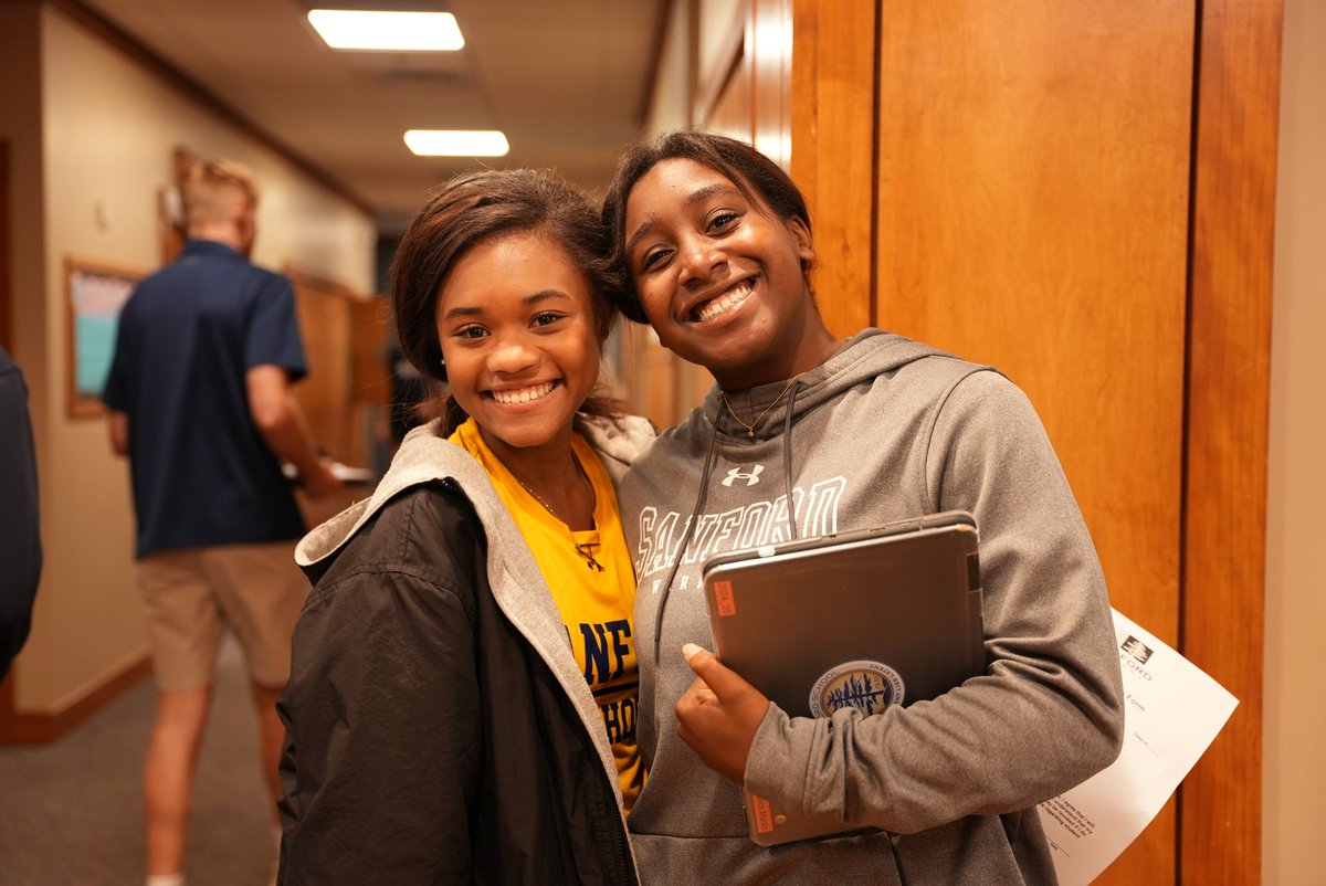 SanfordWarrior's tweet photo. The rain couldn't stop the smiles on campus today while we welcomed back our warriors!🌲☀️ https://t.co/UhviYZeeEf