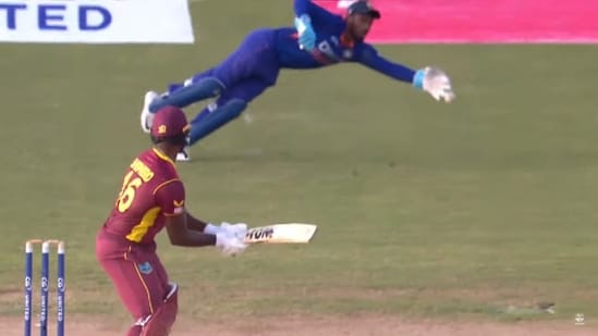 SumitKrishna13's tweet photo. If it was Sanju Samson as wicket keeper today we might have won.

This man deserved a chance 😔
#sanjusamson #rishabhpant
#INDvsSL #AsiaCupT20 https://t.co/HefvNomFIx