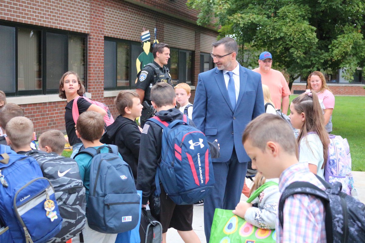 SpringvilleGrif's tweet photo. Happy FIRST DAY OF SCHOOL! 🏫🍎🚌
Our team was so excited to welcome back our students this morning! Superintendent @JamesBialasik was even on hand to greet our students as we kicked off the 2022-23 school year!
#SGIStrong #RedefiningRural https://t.co/SPsPWACk1U