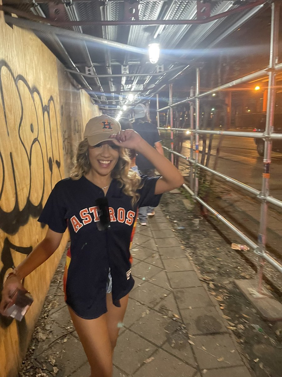 alaannnaaa's tweet photo. I’m always drunk in all my pictures 🙈 https://t.co/PapAJmd5i6