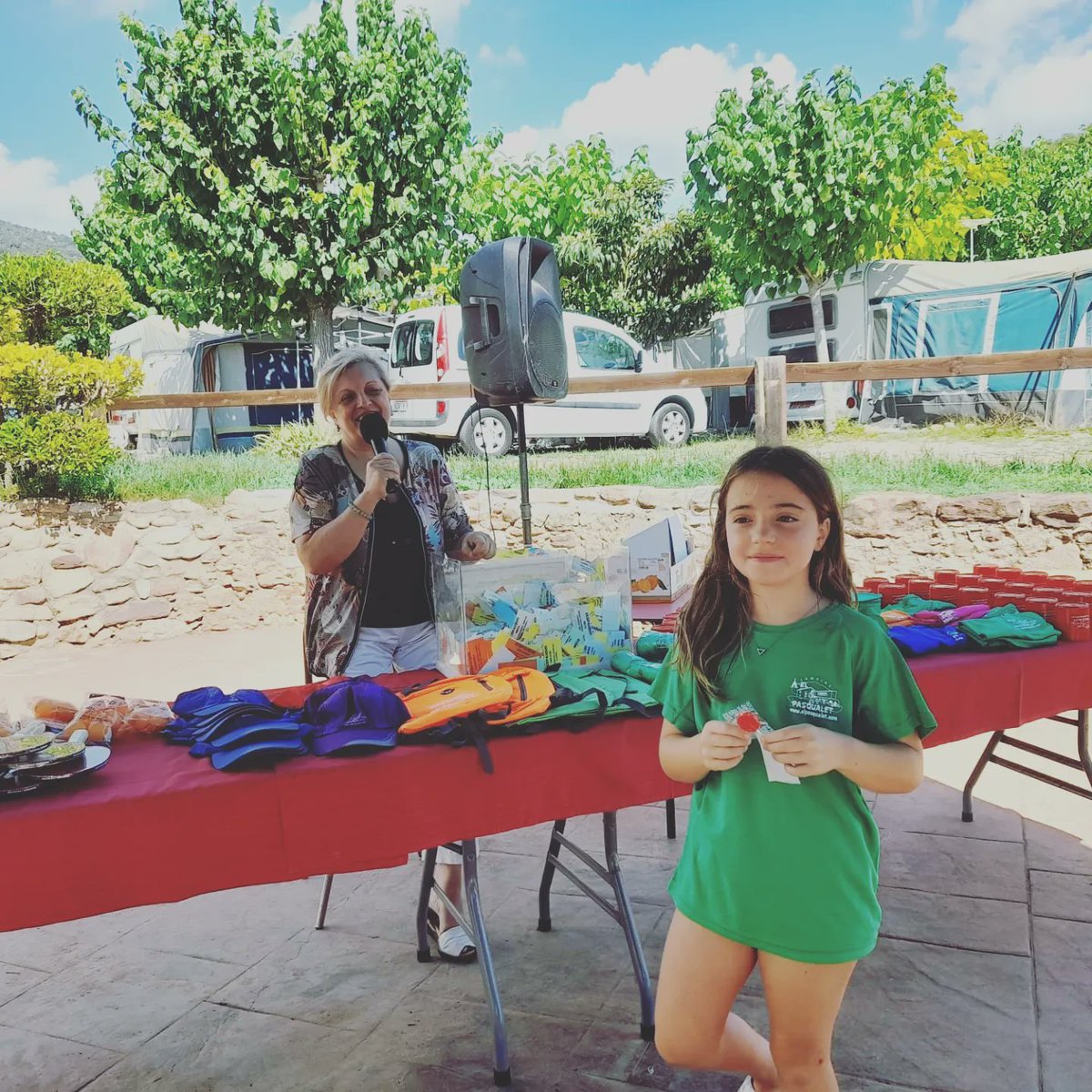 elpasqualet's tweet photo. 👏 Moltes felicitats a la Júlia que es va emportar la bici en el sorteig dels #Ecopasquis!

🎉 I felicitar també a la resta de nens i nenes premiats que es van emportar samarretes, motxilles, pales de ping-pong, ... per col·laborar en el #reciclatge de residus durant tot l'any! https://t.co/zj93gnbRFZ