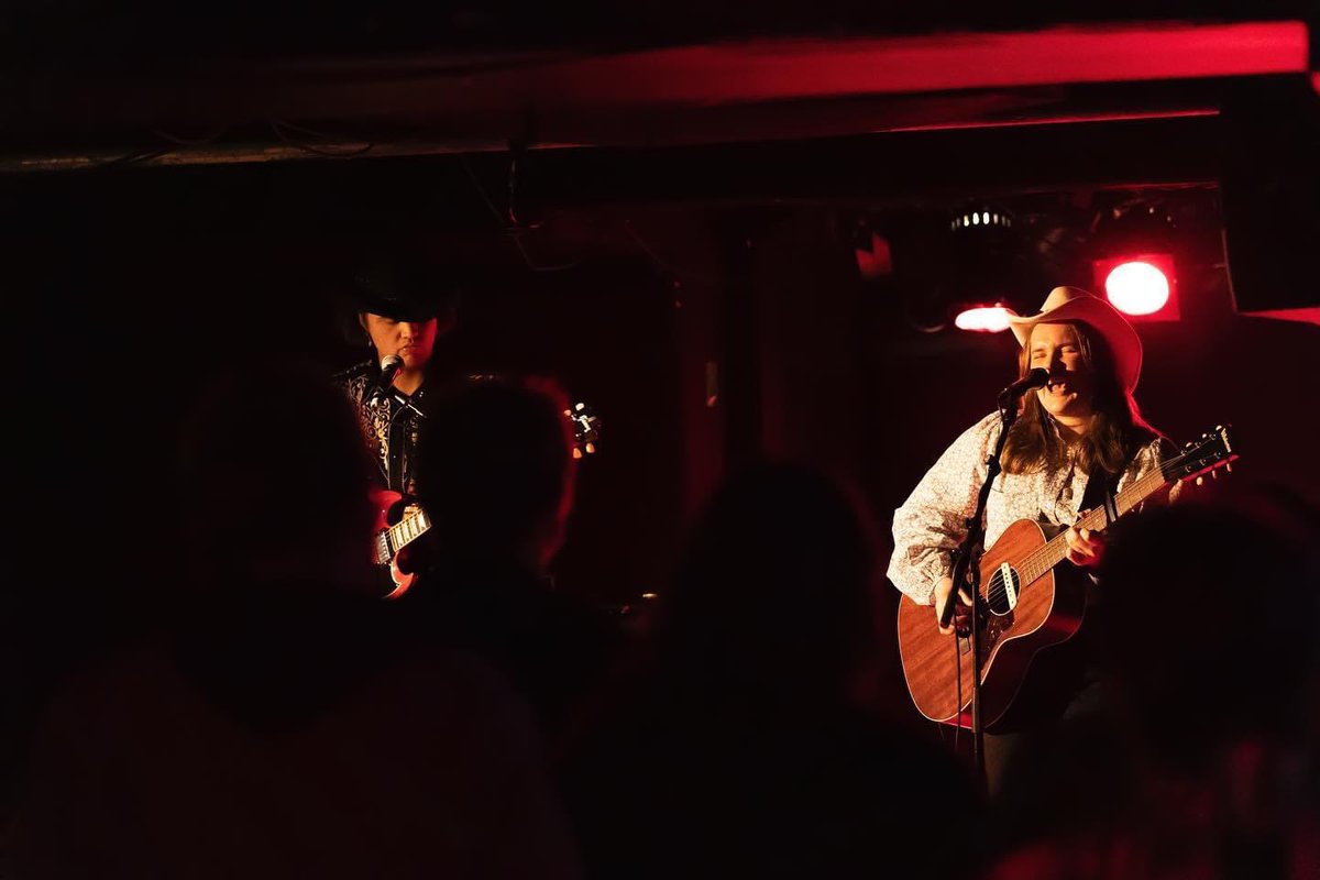 Spilte konsert i Oslo i helga. Takk for oss <a href="/revolveroslo/">Revolver</a> ✨ - og takk til alle som kom. Vi hadde det supert, og gleder oss allerede til neste gang!

(bilder av Johannes Brøndbo)