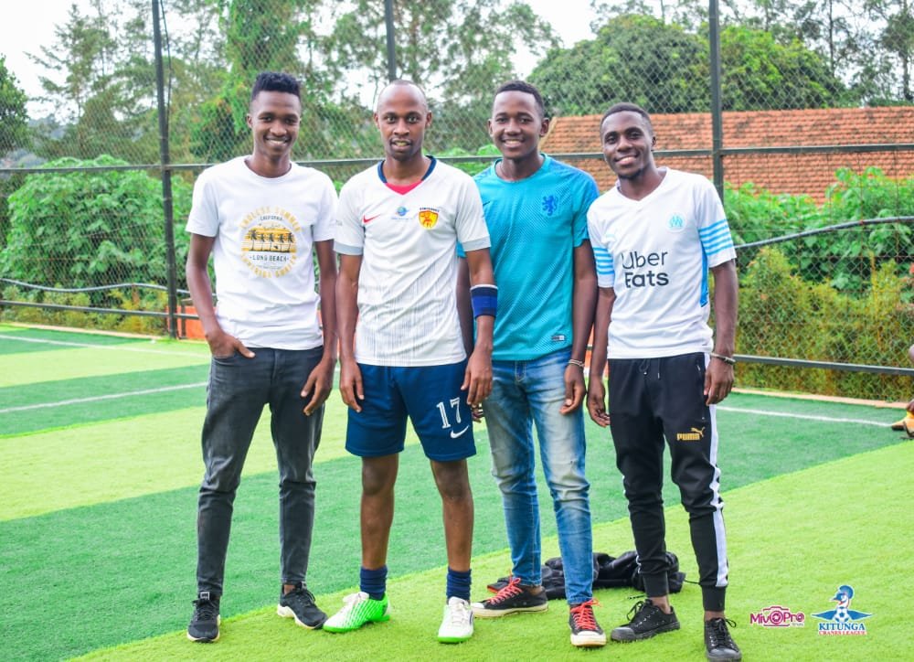 kaganziallan2's tweet photo. A transfer gathering momentum? ๐ค @AtambaNat7 was spotted rubbing shoulders with @KarasandeFC boys last weekend. Could the rumours of his move to the #TusasanyaBoys materialize?
Watch the space!
#MerlinTalks
@ChaapaLeague https://t.co/MgZM4Jaz8N