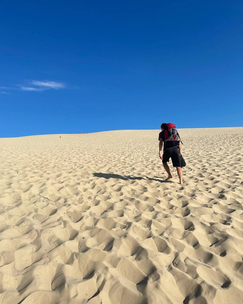 gillespudlowski's tweet photo. Aujourd’hui, je viens de comprendre le proverbe tibétain : « quand tu es arrivé au sommet de la montagne, continue d’avancer »… ascension de la dune du pilat #bassindarcachon #dunedupilat #pyla #lepyla #soutienaubassindarcachon #arcachon #pylasurmer … https://t.co/i85uMQo5k1 https://t.co/hmD2pvey5f