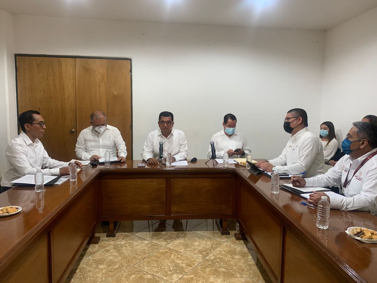 ContraloriaGro's tweet photo. Asiste la Secretaría de Contraloría a la Primera Sesión Ordinaria de la Junta de Gobierno, para la lectura y aprobación, del Reglamento Interior del Organismo, así como la lectura y aprobación de la Convocatoria al Primer Concurso Público y Abierto
001/2022. (1/2) #ContraloríaGro https://t.co/6bc0tQIXDn