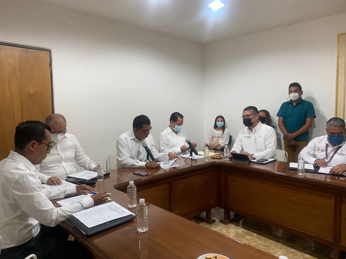 ContraloriaGro's tweet photo. Asiste la Secretaría de Contraloría a la Primera Sesión Ordinaria de la Junta de Gobierno, para la lectura y aprobación, del Reglamento Interior del Organismo, así como la lectura y aprobación de la Convocatoria al Primer Concurso Público y Abierto
001/2022. (1/2) #ContraloríaGro https://t.co/6bc0tQIXDn