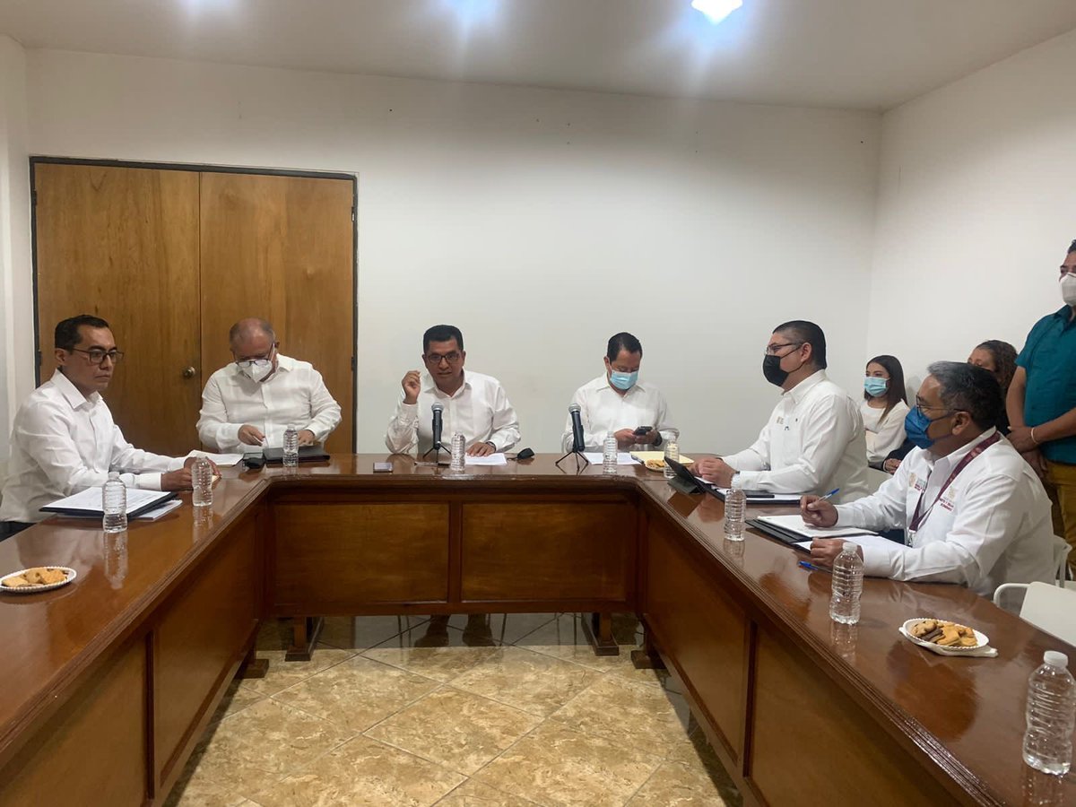 ContraloriaGro's tweet photo. Asiste la Secretaría de Contraloría a la Primera Sesión Ordinaria de la Junta de Gobierno, para la lectura y aprobación, del Reglamento Interior del Organismo, así como la lectura y aprobación de la Convocatoria al Primer Concurso Público y Abierto
001/2022. (1/2) #ContraloríaGro https://t.co/6bc0tQIXDn