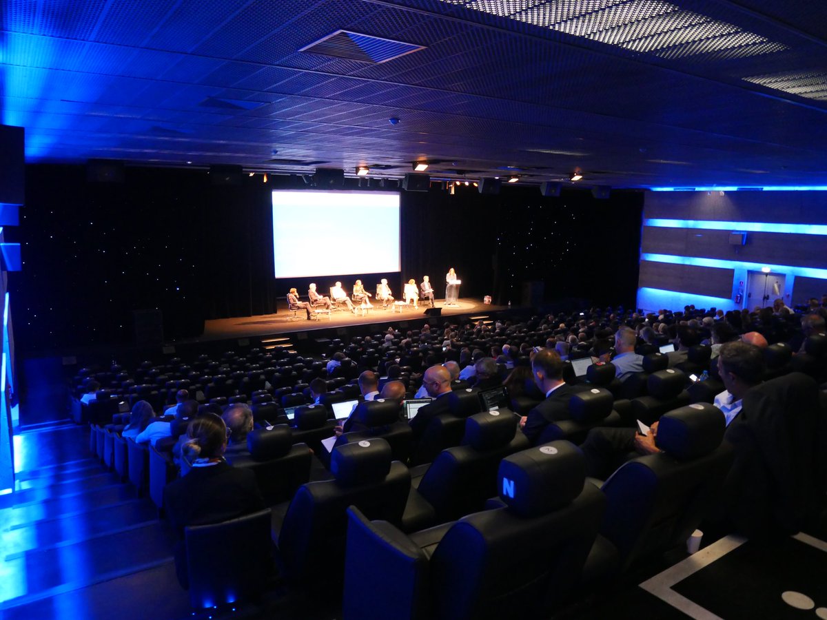 Aux côtés des Inspecteurs généraux, pour présenter mon ambition pour le lycée professionnel. Leur expertise et leur accompagnement nous seront essentiels pour contribuer à déployer les réformes à venir, au service des jeunes en voie professionnelle.