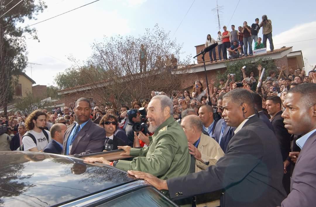 DiazCanelB's tweet photo. A mis compañeros de todas las horas, anónimos y leales compañeros de Seguridad Personal, el abrazo agradecido en el aniversario 61 de la prestigiosa institución, cuyos combatientes han defendido con sus vidas las de los líderes de la Revolución cubana. https://t.co/NNs0g6sU2M