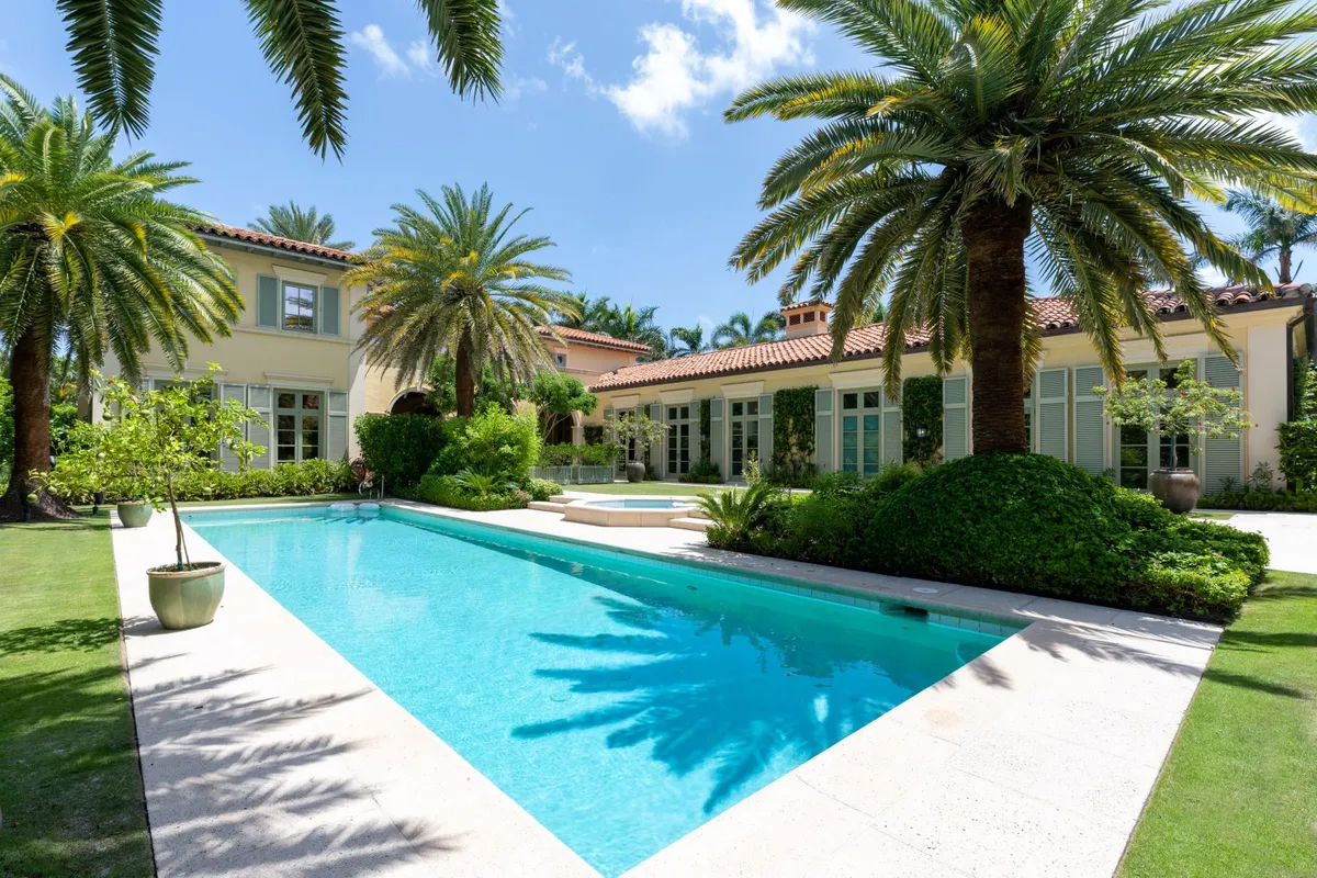 sothebysrealty's tweet photo. Inside Palm Beach’s Clarendon Estate represented by Wally Turner of Sotheby’s International Realty’s Palm Beach Brokerage. https://t.co/YcujSjosqy

#sothebysrealty #realestate #luxury #curbappeal #luxuryrealestate #design #home #homedesign #architecture https://t.co/st6v5F2DWs