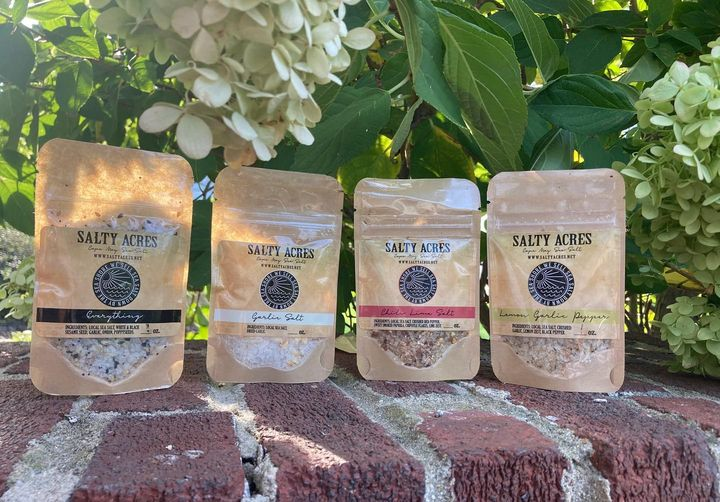 Grab some salt pouches for your weekend BBQ!! Try our Everything, Garlic, Lemon Garlic Pepper or Chili Lime for your steak, seafood or chicken 😊 #wesellseasaltdownbytheseashore #salted #saltyvibes #steakrub #seasalt