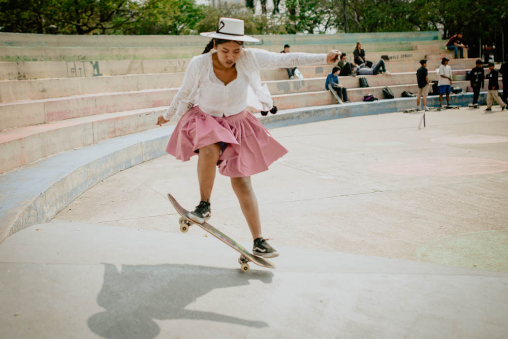 anntonio's tweet photo. La gira de las #ImillaSkate  estuvo de paso por Santa Cruz de La Sierra con clases gratuitas de #skateboarding 🛹 para incitantes #skatergirl #skatebolivia  #chicaspatinando #cholitaskater #clasesdeskate #skateboardinfemenino #imillaskateoficial https://t.co/AOmiTXNYin