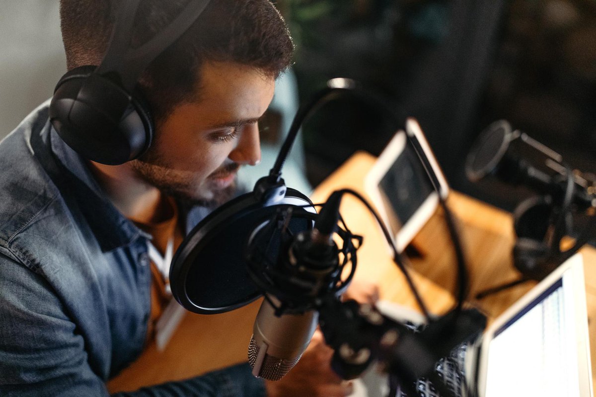 Kelly50528139's tweet photo. ✅4. Prepárate vocal mente, recuerda que el podcast es un archivo digital de audio y los usuarios deben entender claramente lo que estas diciendo🗣🎤. https://t.co/bpMclh7HNR