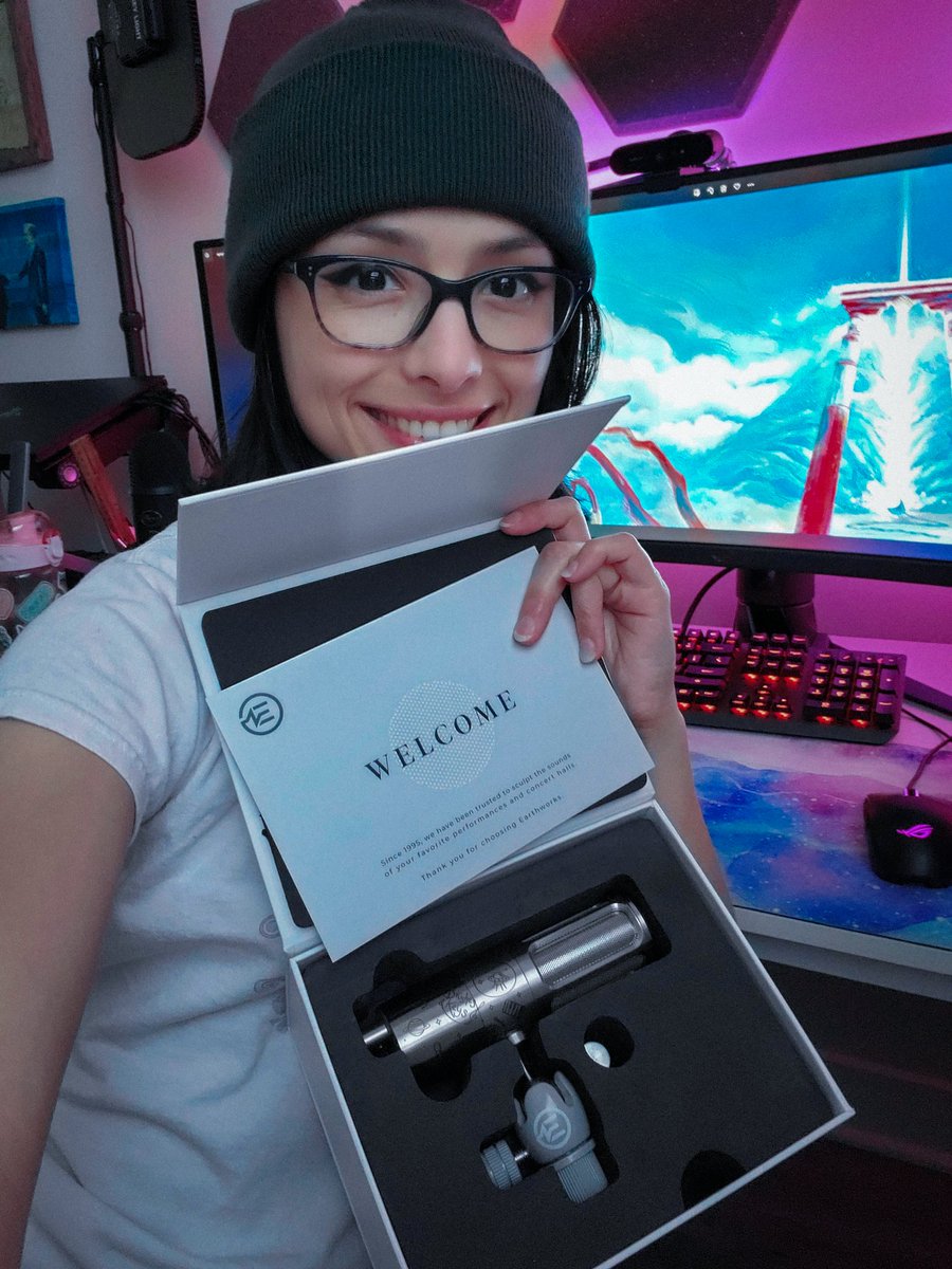 BrushesAndKeys's tweet image. Follow and RT now for a chance to win this gorgeous @brushesandkeys microphone created by @EarthworksAudio! 🎙️ We will pick a winner during next week's episode!