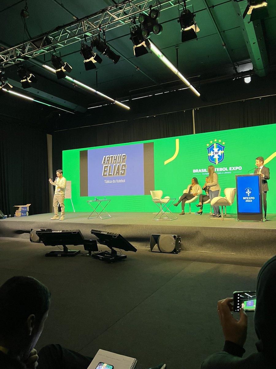 yoscaranare's tweet photo. Silêncio que o homem está dando aula! 🥺 @arthurelias
#BFEXPO https://t.co/dwnINuYMid