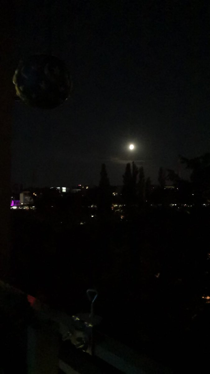fu_world1's tweet photo. Nightscape at City ππ
#moonatnight #earlyevening #whathappensatnight #moon #moonshine https://t.co/Lhx1l0U433