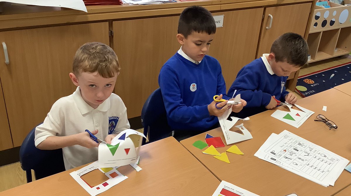 mrsmitchell_l's tweet photo. This afternoon we worked on scissor and cutting skills, using shapes to create new pictures #banttech #bantmaths https://t.co/sjzTF94I2e