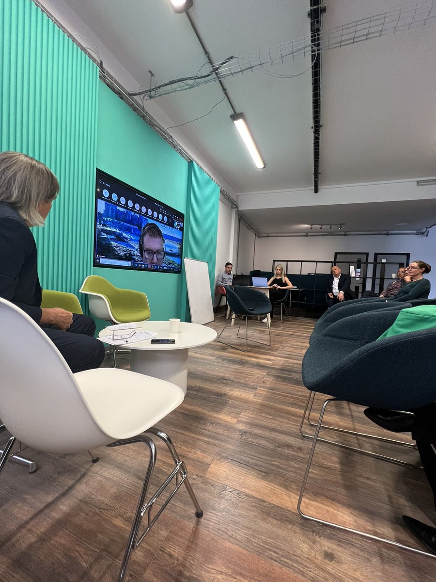 A well organised hybrid workshop by @HIT_Consulting @HyperlocalLinda @Microsoft in @TramshedTech on smart places. Worth the energy put in by all. Looking forward for the writeup.  #learning #innovating #collaboration #smarttowns #smartcities #IoT #data #exploitation #innovation