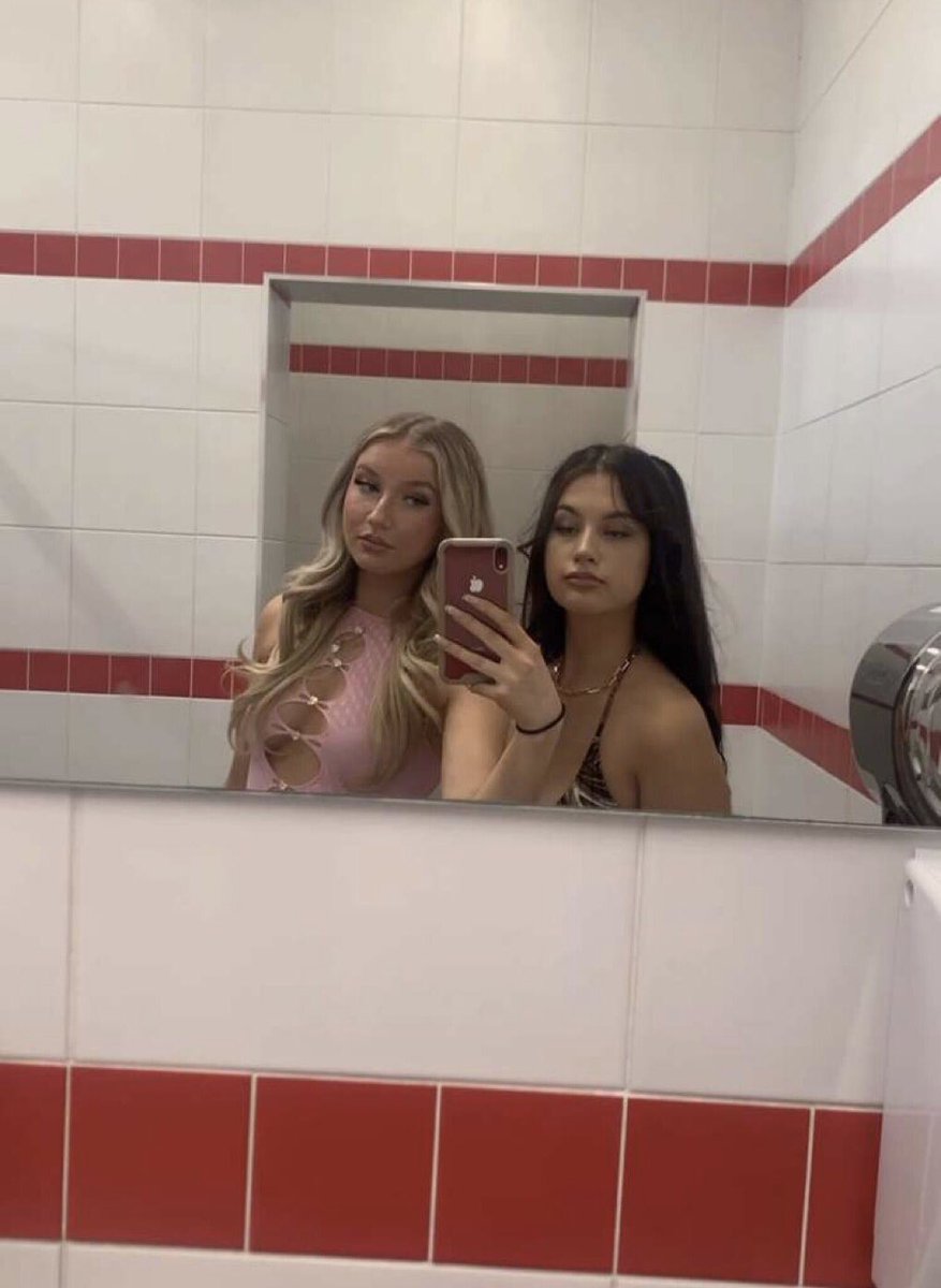 ameliamariaa's tweet photo. blonde n brunette duo ❤️‍🔥 @AlvaNiamh https://t.co/hmzWEjHa6q