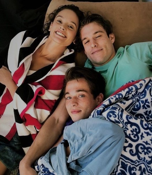 Günü'de şu güzelliklerle kapatalım diyorlar partnerlerimiz demi fandom nasıl çok güzel değillermi🤩❤

#EgZey #TozluYaka #tozluyaka