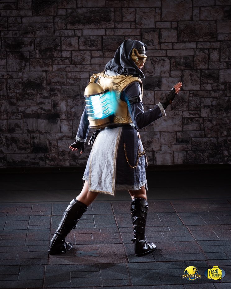 RedReplicant's tweet image. Returning from #DragonCon2022 happy but tired.  Here’s my official photos from #madscientistwithacamera 👍#pathofexile #pathofexilecosplay #sistercassia