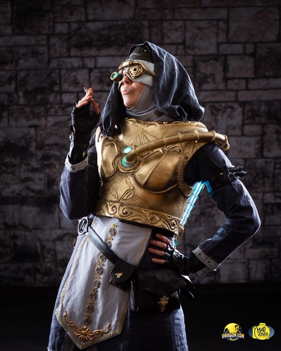 RedReplicant's tweet image. Returning from #DragonCon2022 happy but tired.  Here’s my official photos from #madscientistwithacamera 👍#pathofexile #pathofexilecosplay #sistercassia