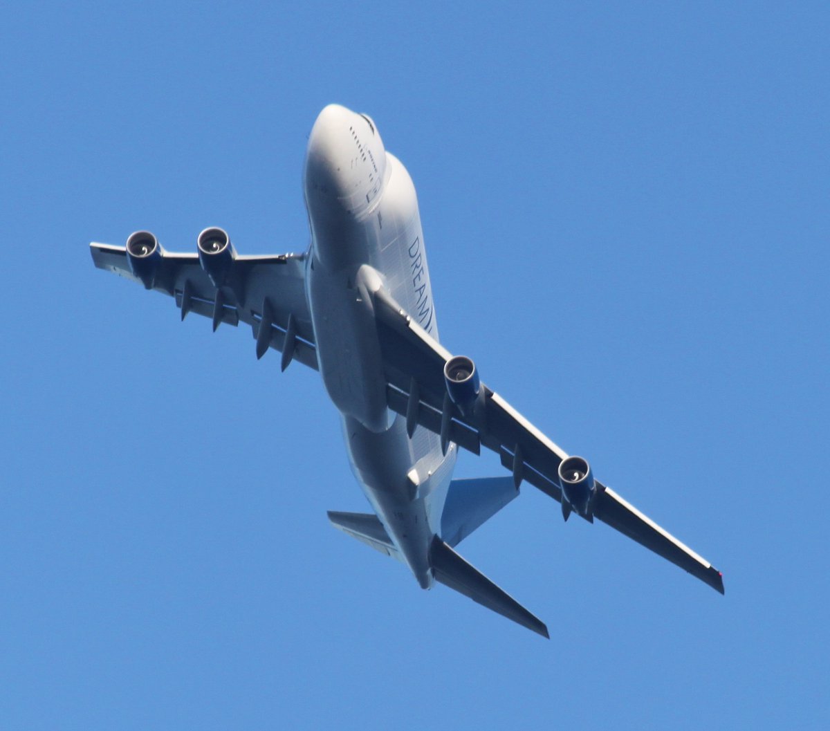 ajaxon's tweet photo. Glad to see her flying around again #dreamlifter https://t.co/D1MbaA4r0y