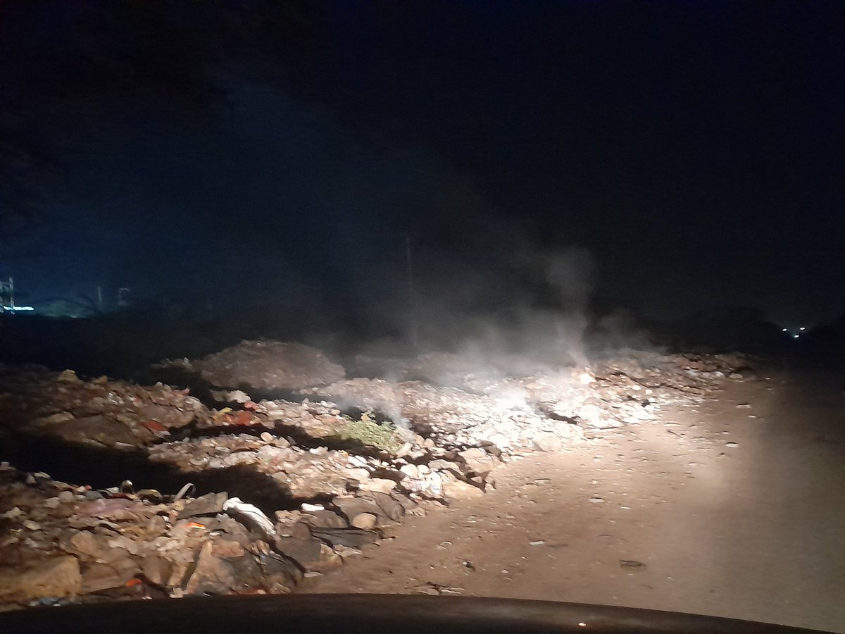 amityadav2021's tweet photo. @cmohry @PMOIndia @mlkhattar @CPCB_OFFICIAL @DC_Gurugram @anilvijminister @swachbharatpnp @DEEPAKKAHUJA @byadav
मोदी जी व भारत सरकार,स्वच्छता अभियान का डंका बजा रहे और गुरुग्राम मे स्वच्छ भारत अभियान की धज्जिया उड़ा रहे है

@MunCorpGurugram Fire@11PM #AirPollution,MCG Responsible https://t.co/CGTNi0LaMQ