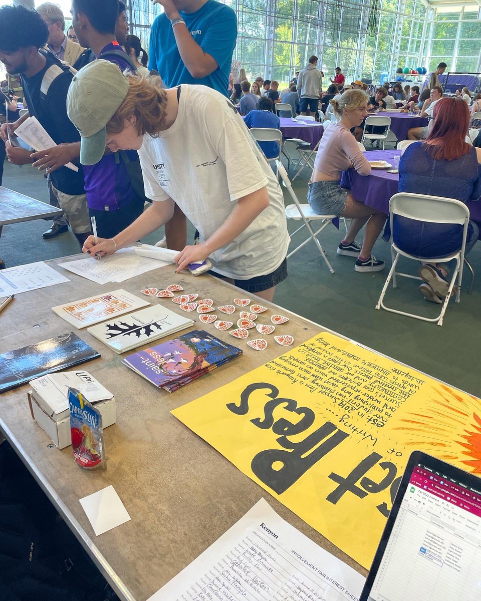 sunsetpress's tweet image. sunset press is in full swing for the ‘22-‘23 school year! we are hosting an open mic this saturday 9/10 @ the horn &amp;amp; are accepting writer applications until 9/14! 🌅🌻