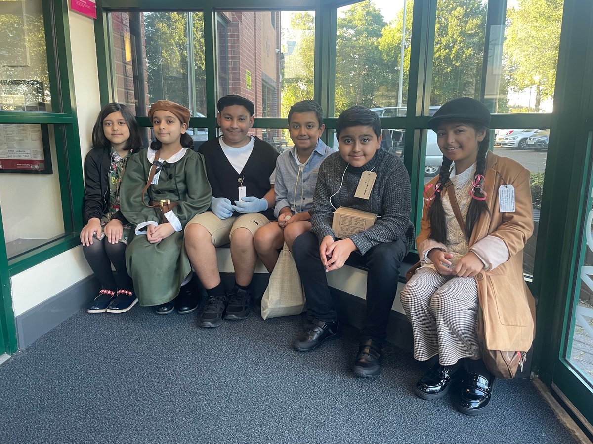 olive_bolton's tweet photo. Our Year 6 #Evacuees are ready to be billeted #WorldWar2 #History #Knowledge #BackInHistory #Ambition #LoveLearning #DressUp #SchoolTrips #LearningHooks #Enthusiasm #ParentPartnership #Creativity #WeAreStar https://t.co/UO6ULGM1LP
