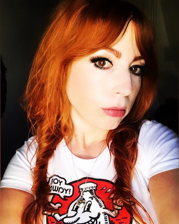 rileymonroe33's tweet photo. #LaborDayWeekend #heatwave #redheadsdoitbetter #redheadshavemorefun #redhead #redhair #palegirl #razorcut #curtainbangs #beachywaves #creem #boyhowdy https://t.co/wpdssGYSNh