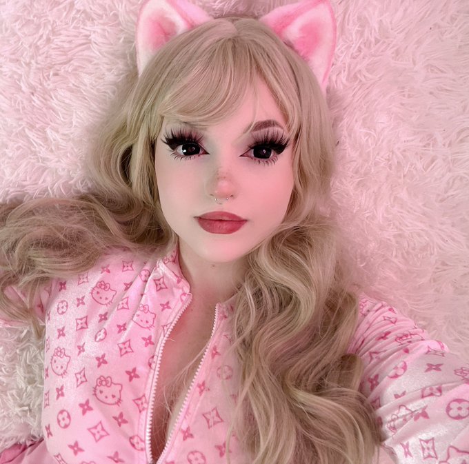 Like this post if you would give me a head pat https://t.co/fXuIsrunny