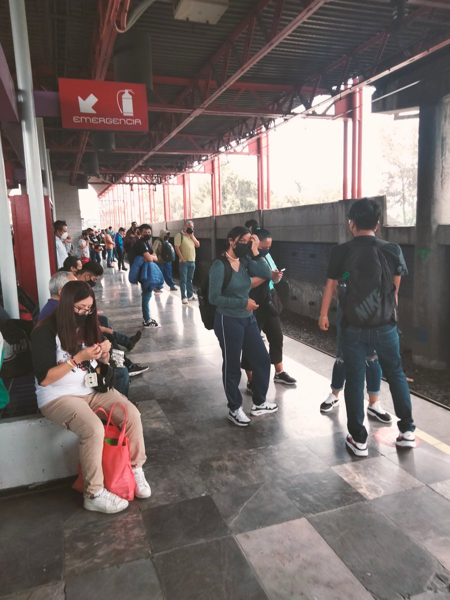 ulreyup's tweet photo. @MetroCDMX Pésimo servicio en la línea A https://t.co/QGqtkAIAQb