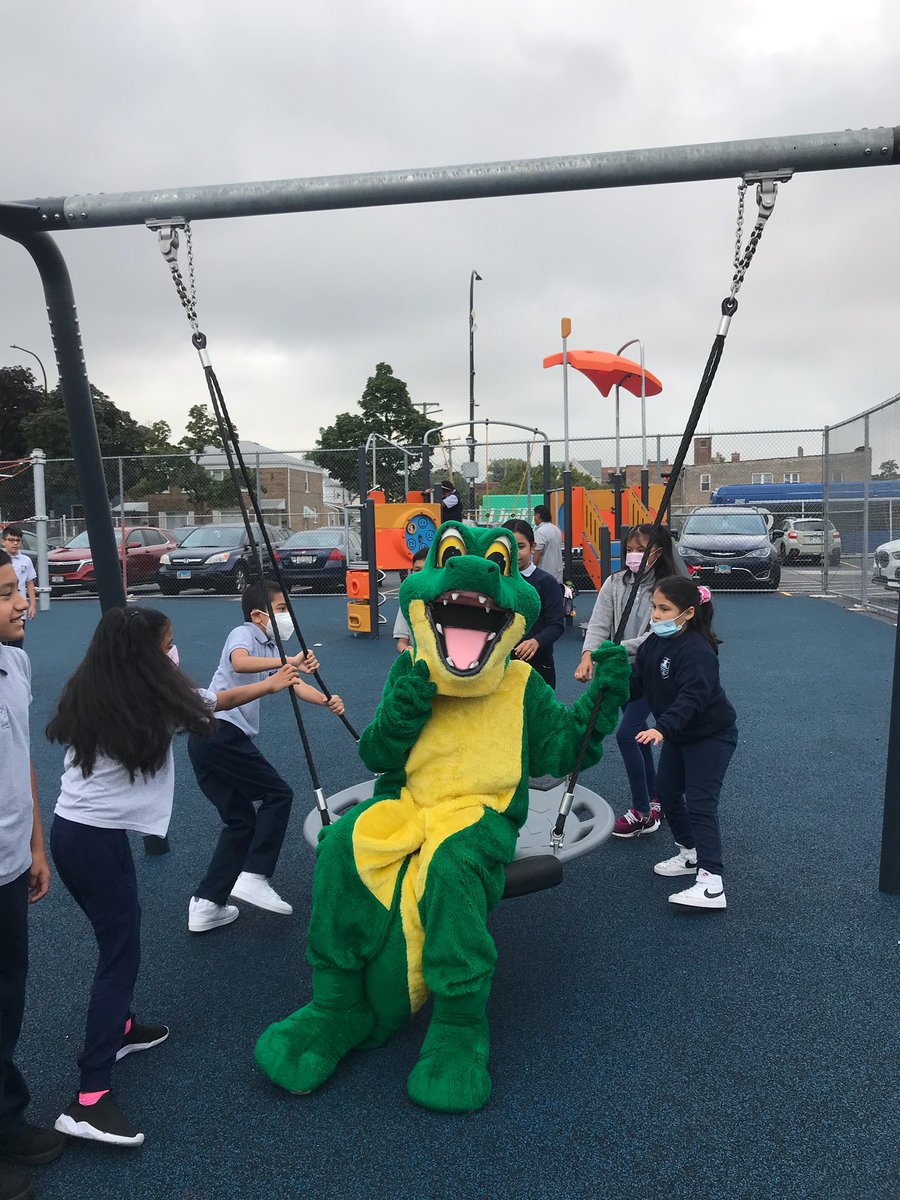Gus Gus the Gator made an appearance at arrival today. Kids and families were so excited. The smiles, laughs, high fives and hugs made our day! Great day to be a Gator.<a href="/AldoCalderin/">Dr. Aldo Calderin</a> <a href="/D99Cicero/">Cicero District 99</a>