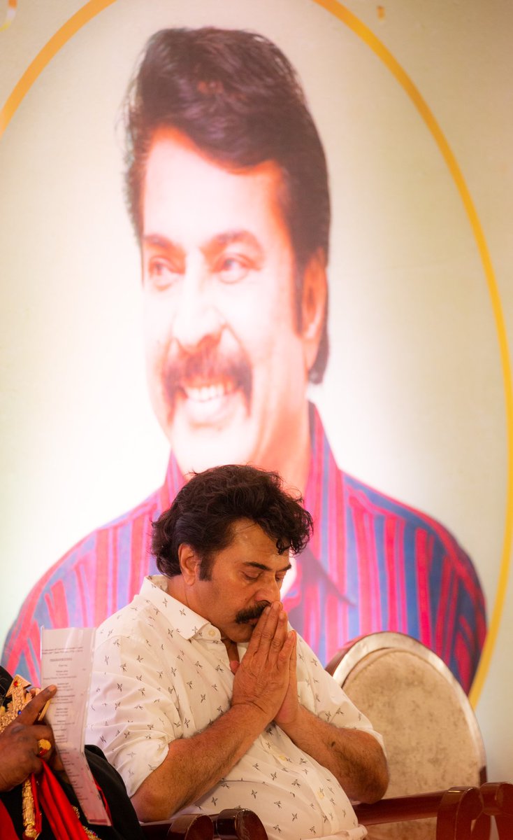 Humaid_369's tweet photo. Master👑🌟 - Inspiration🤗 - Idol💓
My Cinema And Cinematic World🤩🙌🏻✨️
Fan Boy Forever!💖🙏🏻 @mammukka
#HappyBirthdayMammukka 😘
#Mammootty #Rorschach #Christopher #ChristopherFL #ChristopherFirstLook https://t.co/ZkkMru8xIh