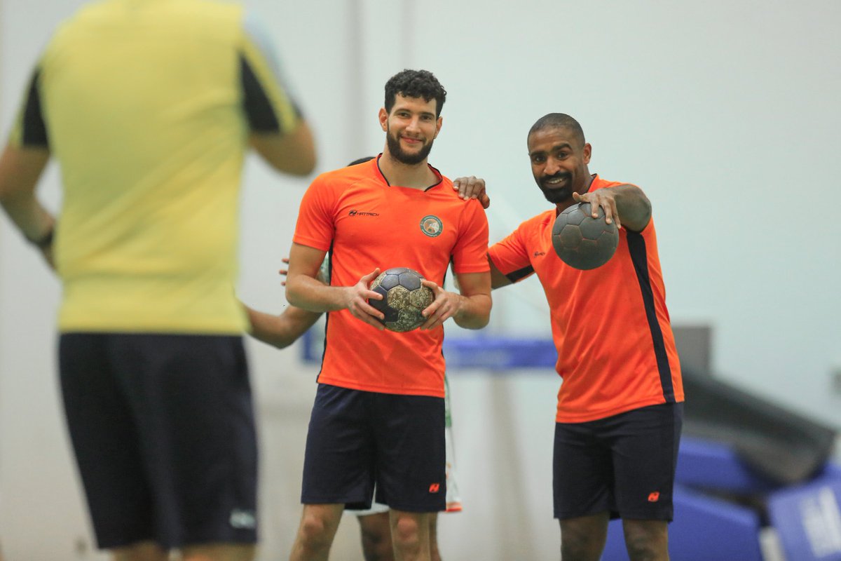 alrawdahclub's tweet photo. 🟩🟧
.
. 

يـد الـروضـة تـواصل تمارينها التحـضيـريـة
⛹🏻💚🧡

#الروضة
#فارس_الأحساء https://t.co/oJGvxmhD1v