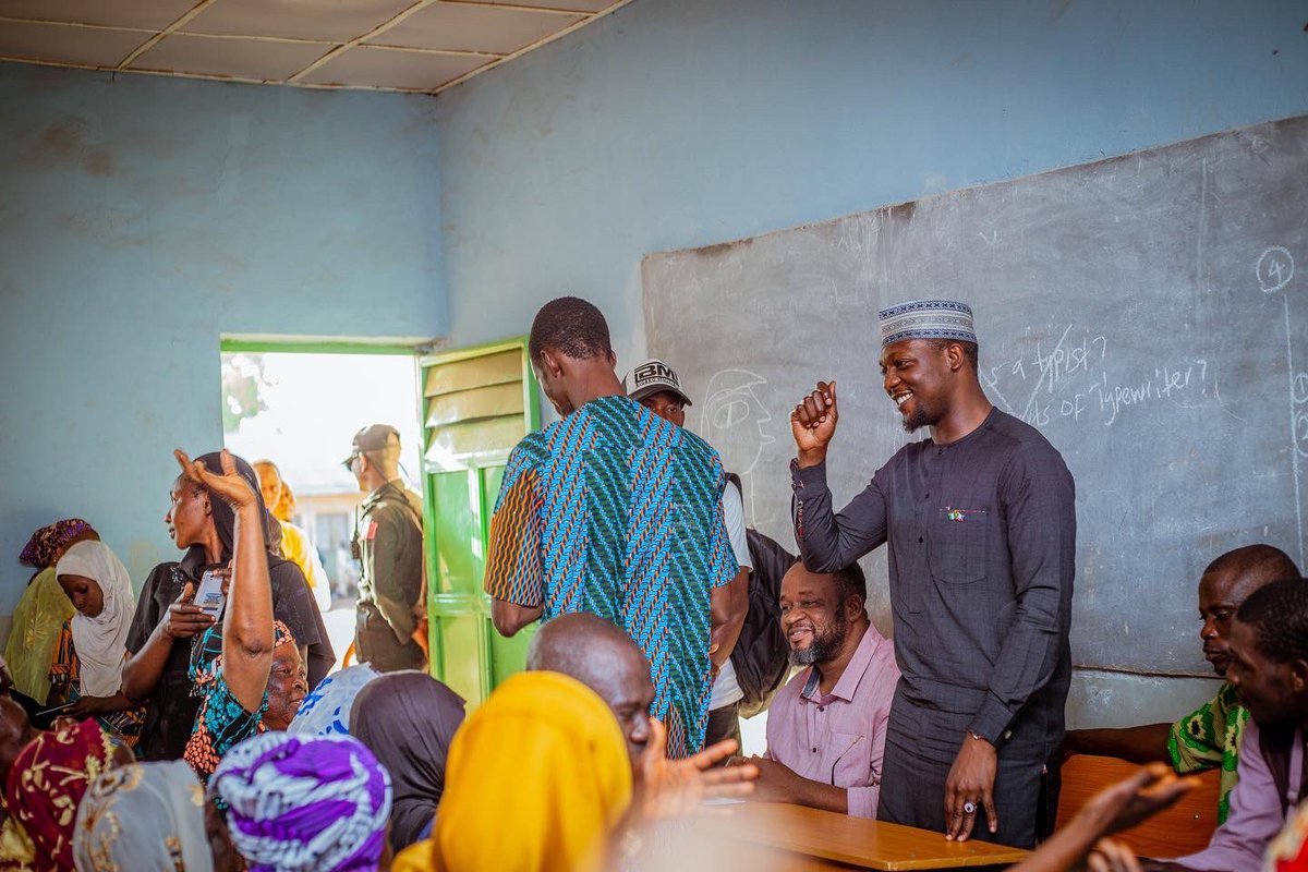 MuktarShagaya's tweet photo. Afterwards, I proceeded to the meeting venue of Muktar Shagaya Movement (MSM), Senatorial C, Alanamu Ward, Ilorin West LG on a familiarization and courtesy visit. https://t.co/Iow2AtR5C2