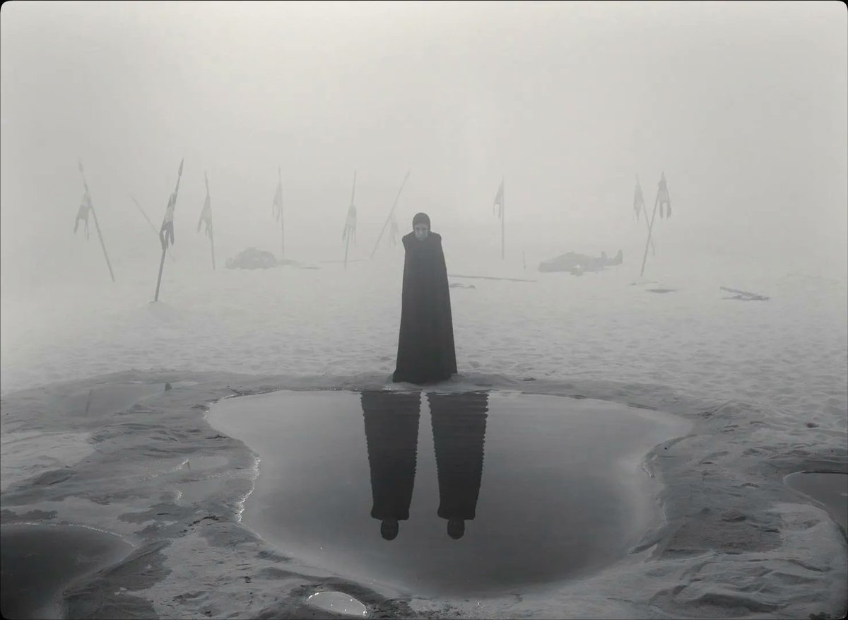 OnePerfectShot's tweet photo. THE TRAGEDY OF MACBETH (2021)

Cinematography by Bruno Delbonnel  
Directed by Joel Coen 
Production Design by Stefan Dechant https://t.co/q4HneDLgJW