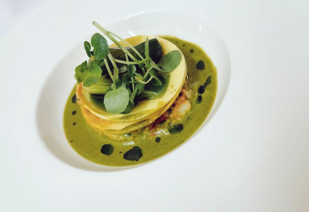 PlasDinas's tweet photo. Crab Lasagne

Crab from Benllech on the Isle of Anglesey, homemade pasta and watercress velouté

#TheGunroomRestaurant #finedining #gastronomy #NorthWales #NorthWalesRestaurant #Gwynedd #PlasDinasCountryHouse #michelinguide #foodie #SeptemberMenu #SeasonalProduce https://t.co/1fljdH0ref
