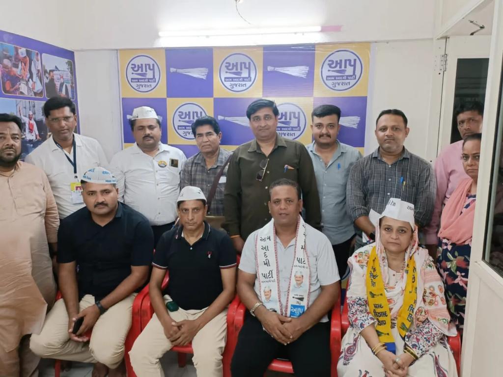 aapkatohid's tweet photo. આજ રોજ અમદાવાદ ખાતે લધુમતી વિંગ ગુજરાત પ્રદેશ કક્ષા ના હોદ્દેદારો ની બેઢક @arifansari_aap.ની અધ્યક્શતા માં કરવાં મા આવી હતી. જેમા એક  કોર કમિટી નું પણ ગઠન કરવાં માં આવ્યુ. @Gopal_Italia @isudan_gadhvi @manoj_sorathiya @GulabMatiala @SandeepPathak04 @AAPGujarat https://t.co/RejRrzhrov