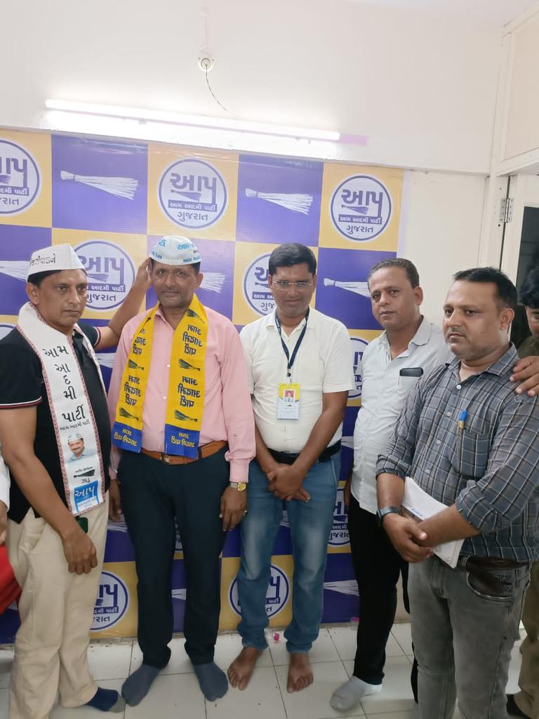 aapkatohid's tweet photo. આજ રોજ અમદાવાદ ખાતે લધુમતી વિંગ ગુજરાત પ્રદેશ કક્ષા ના હોદ્દેદારો ની બેઢક @arifansari_aap.ની અધ્યક્શતા માં કરવાં મા આવી હતી. જેમા એક  કોર કમિટી નું પણ ગઠન કરવાં માં આવ્યુ. @Gopal_Italia @isudan_gadhvi @manoj_sorathiya @GulabMatiala @SandeepPathak04 @AAPGujarat https://t.co/RejRrzhrov