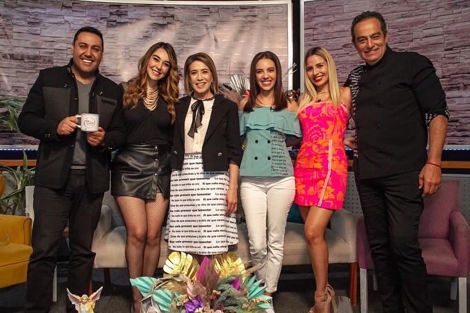 MartinezGeno's tweet photo. “Tour de medios en Toluca” Gracias a los medios que nos recibieron @porlamananatv @8columnas.mx @ultra1013fm @virimercadofficial @rosyaguilarce @anuaryamin #GinaMenchaca y la mejor compañía @omarfierrooficial @nuria_gv #mexicodedichos https://t.co/r6ivaumZDk